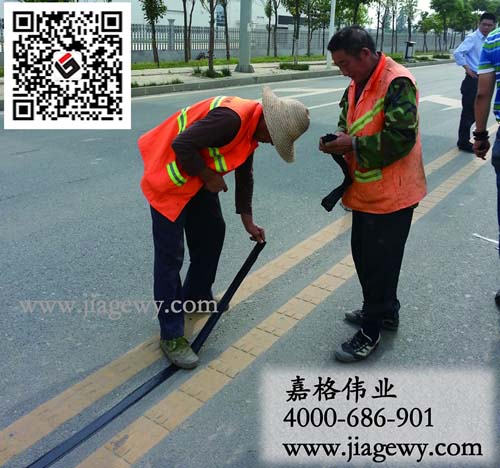路麵貼縫帶施工