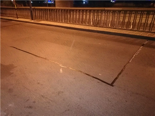 瀝青路麵自粘貼縫帶