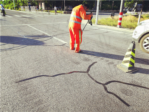 時刻在用心生產與服務的公路貼縫帶廠家