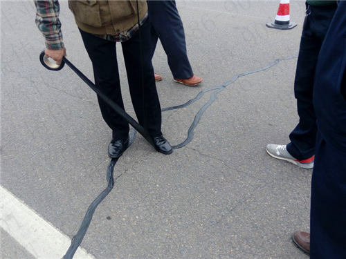 嘉格公路裂縫貼縫帶高效的施工效率 嘉格公路裂縫貼縫帶高效的施工效率