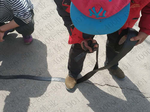 嘉格瀝青路麵貼縫帶是道路裂縫修補多麵手